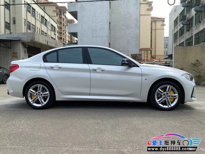 22年宝马1系轿车抵押车出售