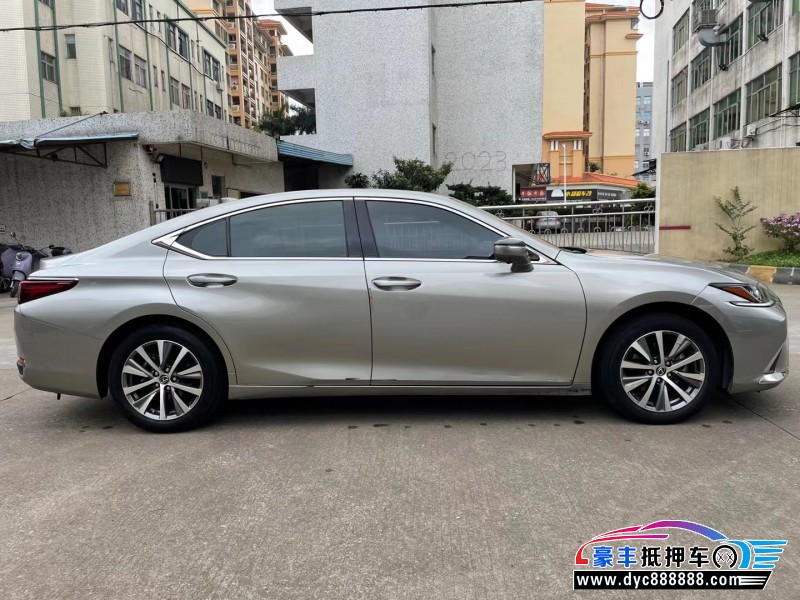 21年雷克萨斯ES轿车抵押车出售