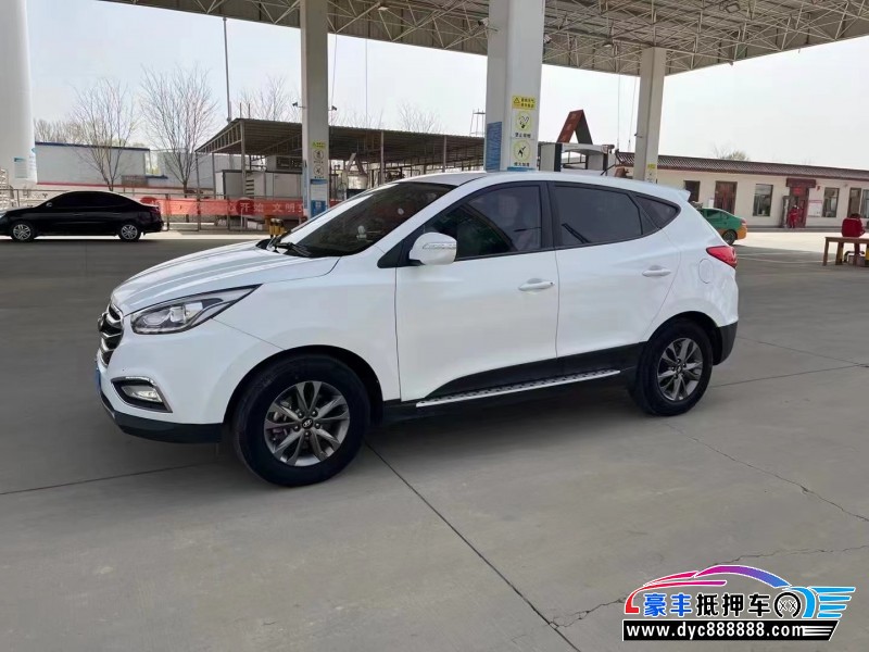 17年现代ix35轿车抵押车出售