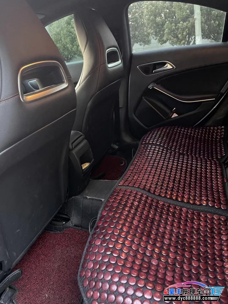 15年奔驰CLA轿车抵押车出售