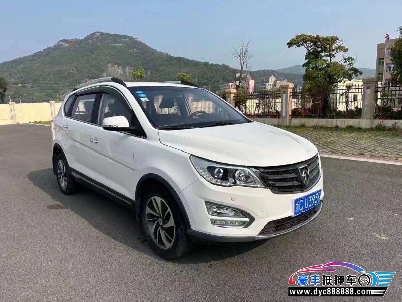 17年宝骏560轿车抵押车出售