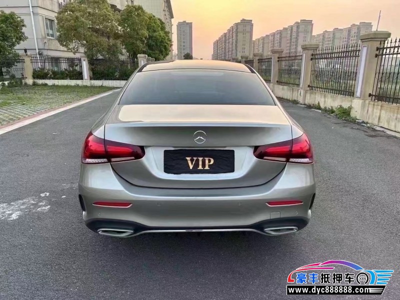 19年奔驰A轿车抵押车出售