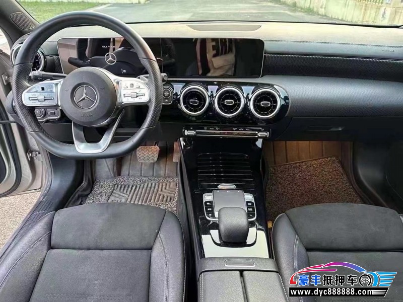 19年奔驰A轿车抵押车出售