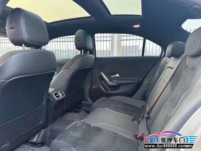 19年奔驰A轿车抵押车出售