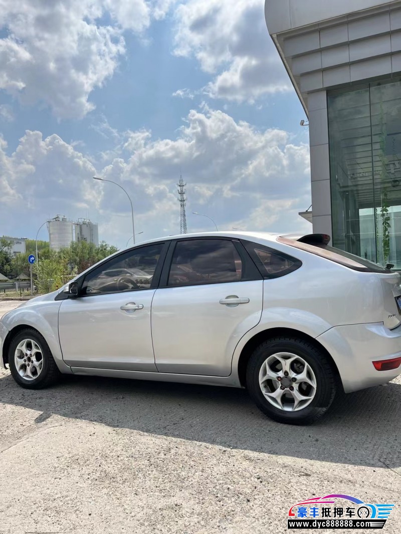 13年福特福克斯轿车抵押车出售