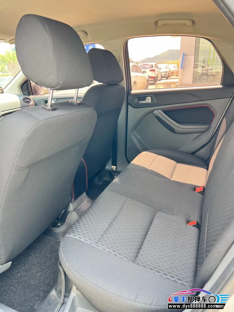 13年福特福克斯轿车抵押车出售