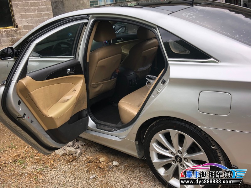 11年现代索纳塔轿车抵押车出售