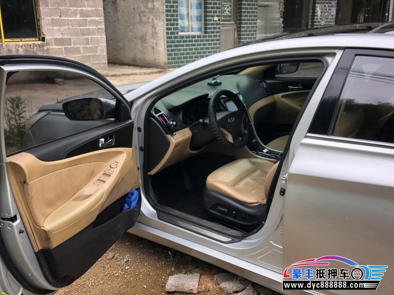 11年现代索纳塔轿车抵押车出售