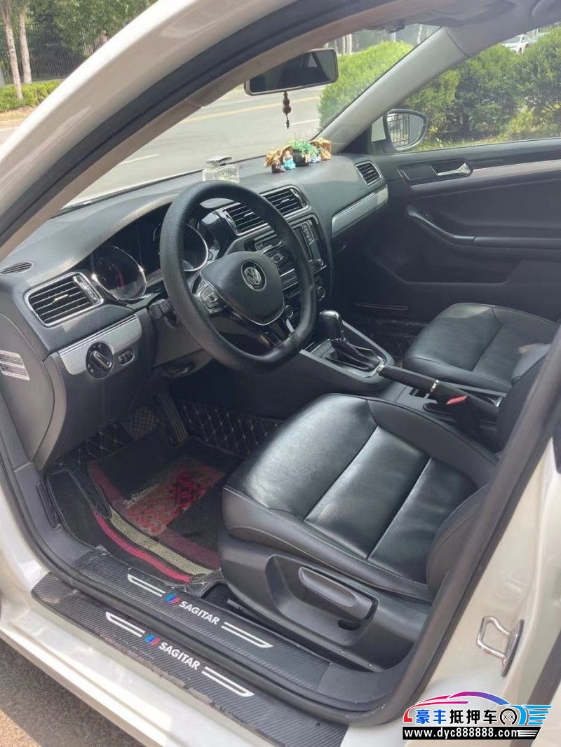 16年大众速腾轿车抵押车出售