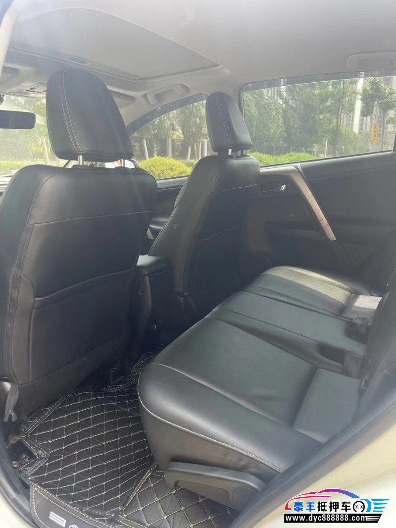 19年丰田RAV4轿车抵押车出售