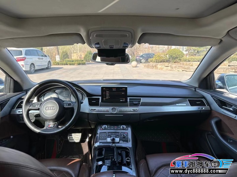 14年奥迪S8轿车抵押车出售