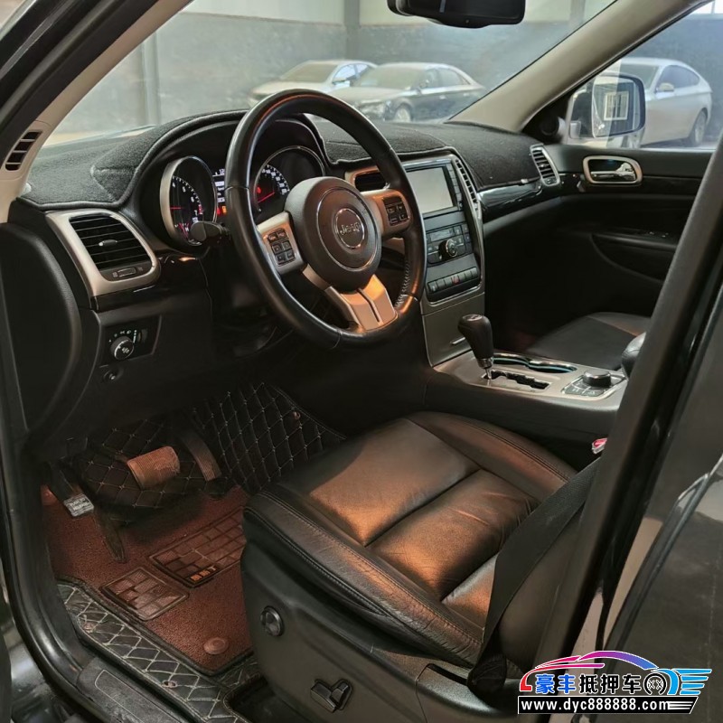 13年Jeep大切诺基轿车抵押车出售