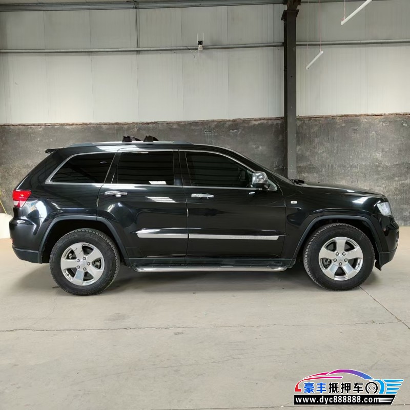 13年Jeep大切诺基轿车抵押车出售