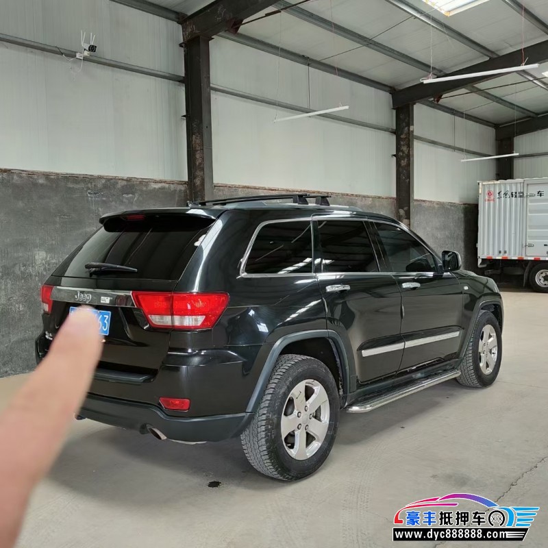 13年Jeep大切诺基轿车抵押车出售