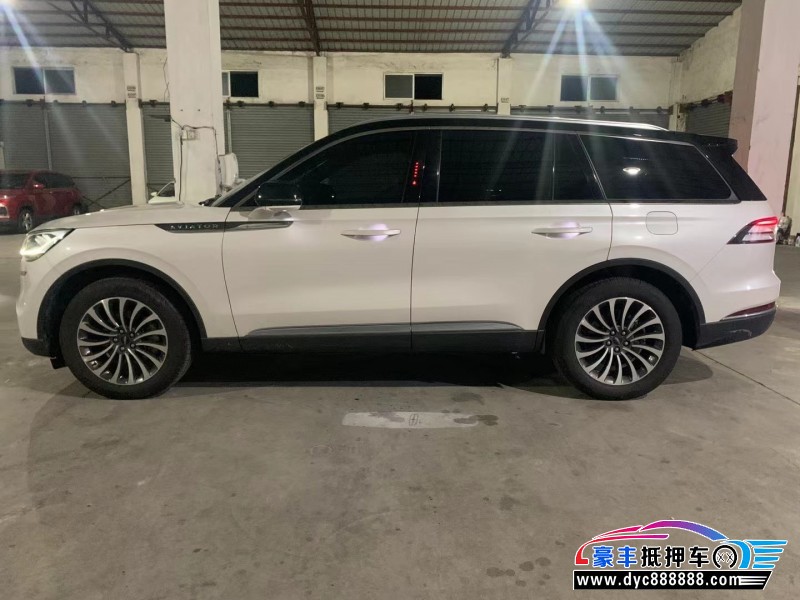 21年林肯飞行家轿车抵押车出售