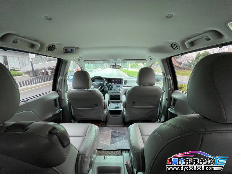 18年丰田塞纳轿车抵押车出售