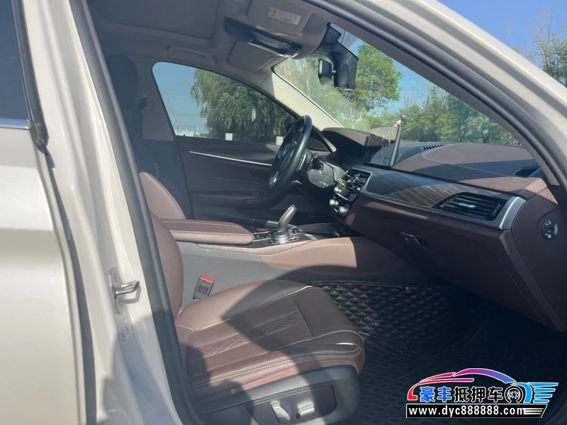 20年宝马5系轿车抵押车出售