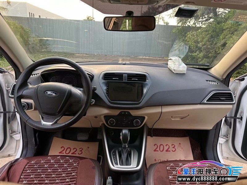 18年福特福睿斯轿车抵押车出售