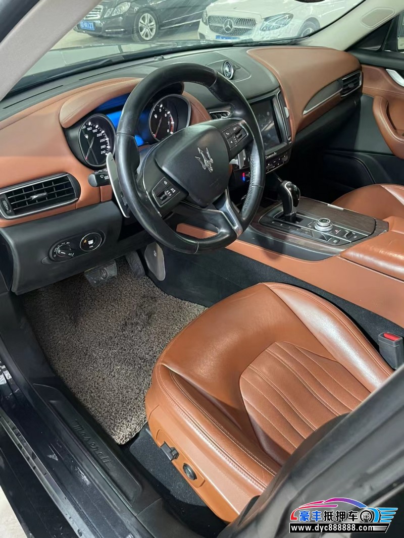 17年玛莎拉蒂莱万特轿车抵押车出售