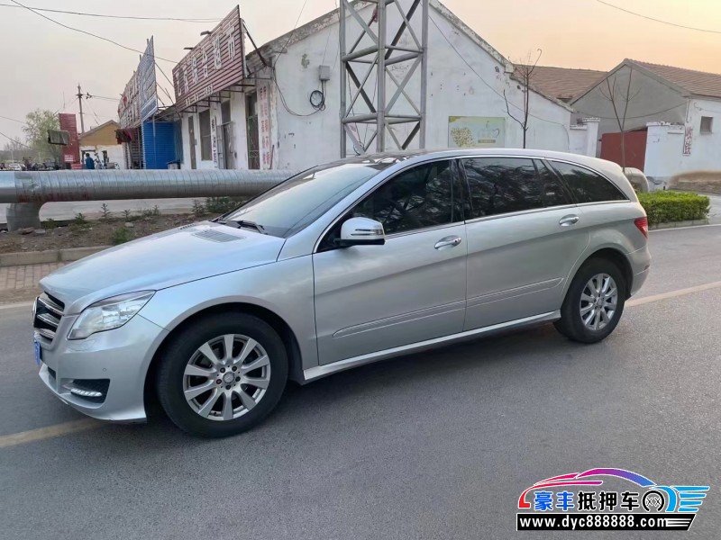 13年奔驰R级轿车抵押车出售