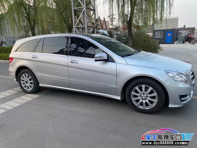 13年奔驰R级轿车抵押车出售