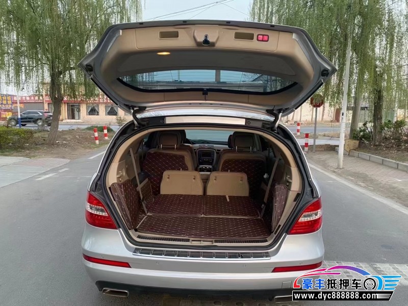 13年奔驰R级轿车抵押车出售