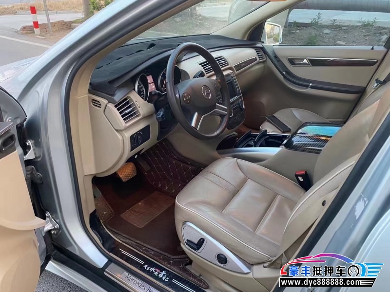 13年奔驰R级轿车抵押车出售