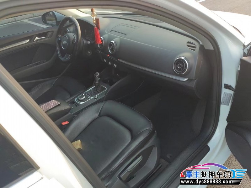 17年奥迪A3轿车抵押车出售