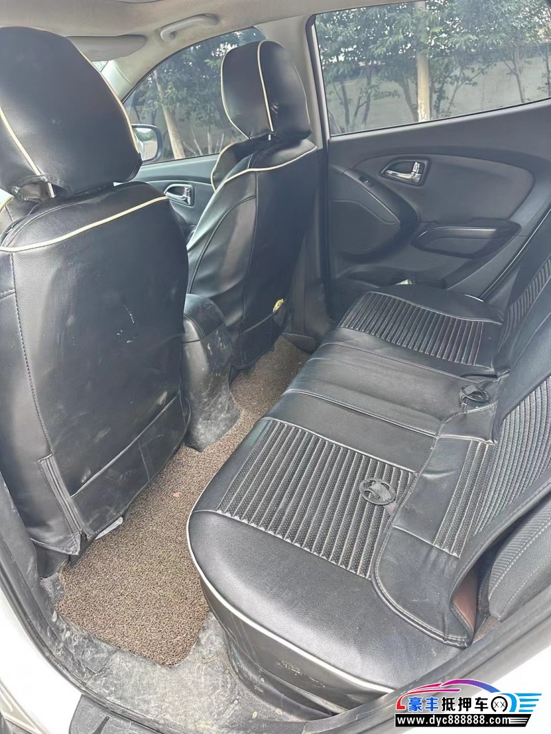 16年现代ix35轿车抵押车出售