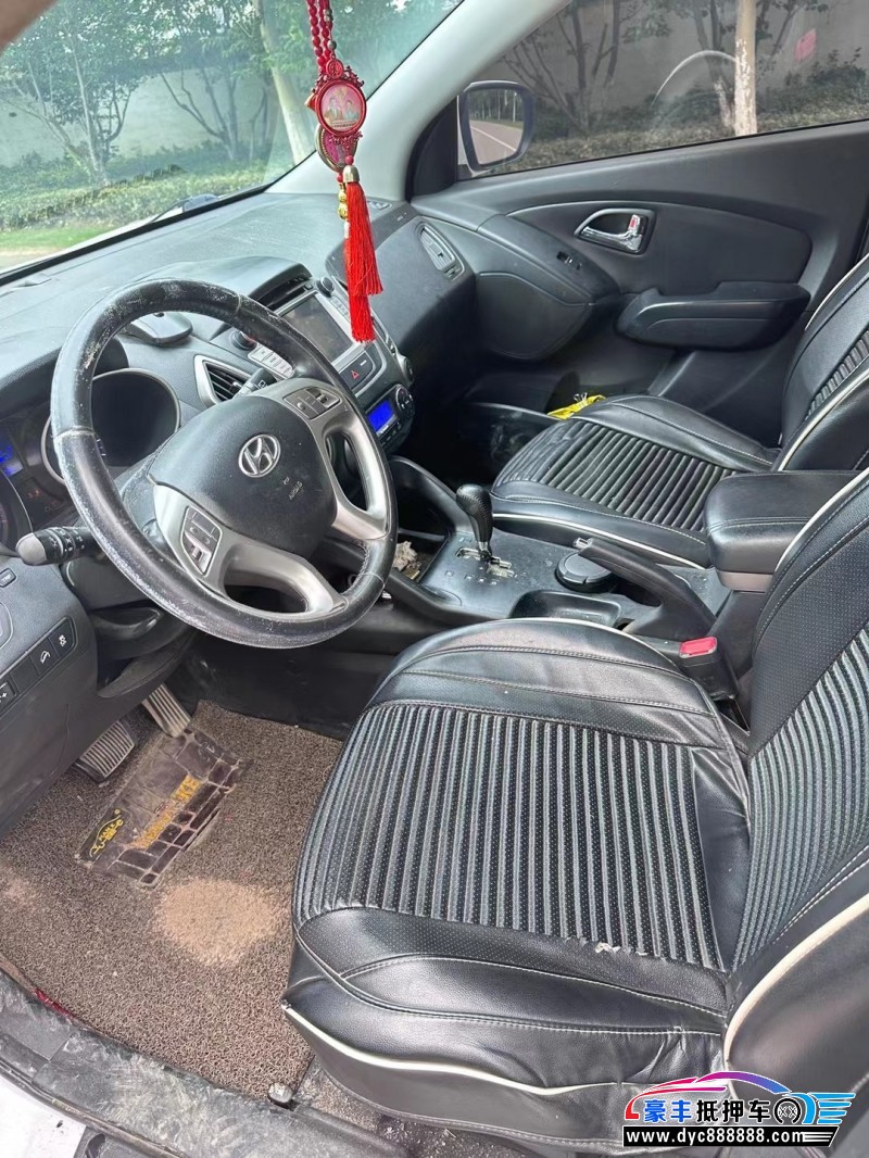 16年现代ix35轿车抵押车出售