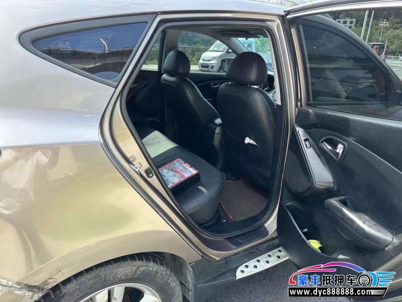 13年现代ix35轿车抵押车出售