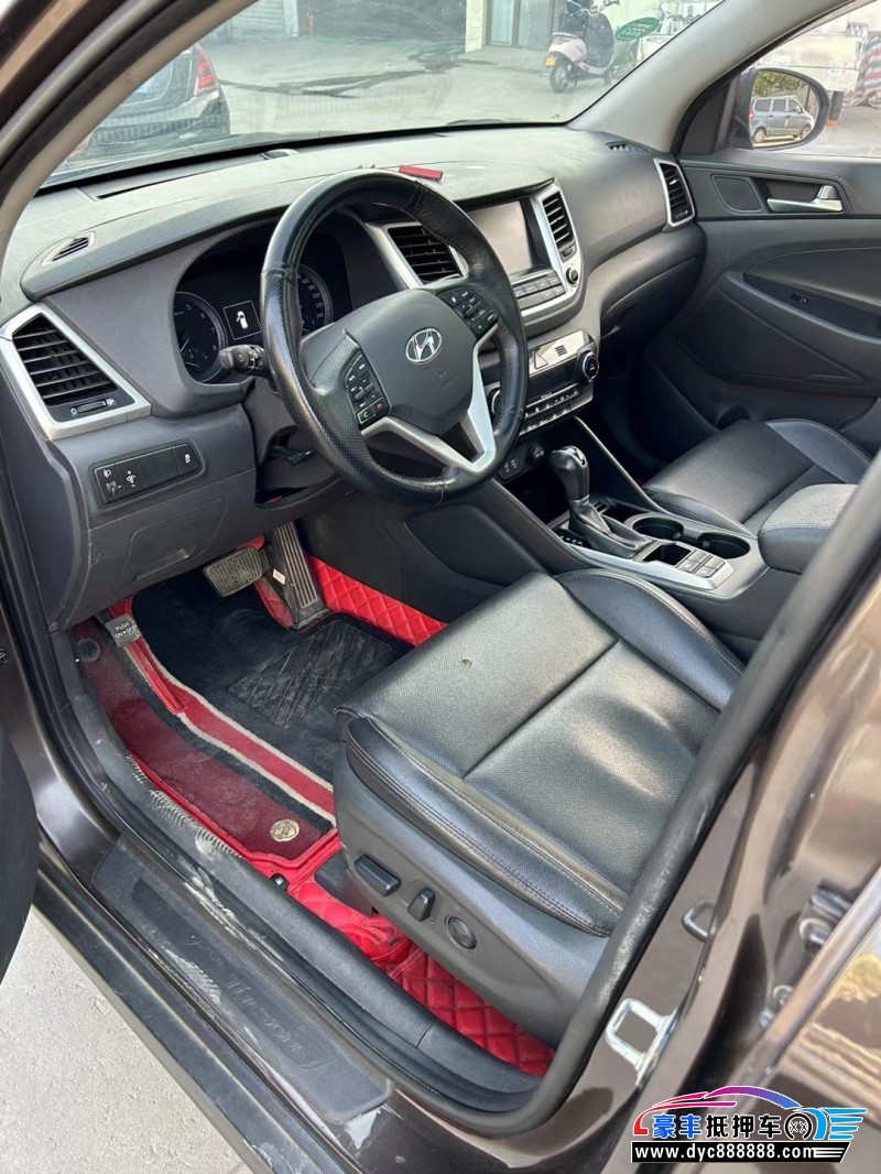 18年现代途胜轿车抵押车出售