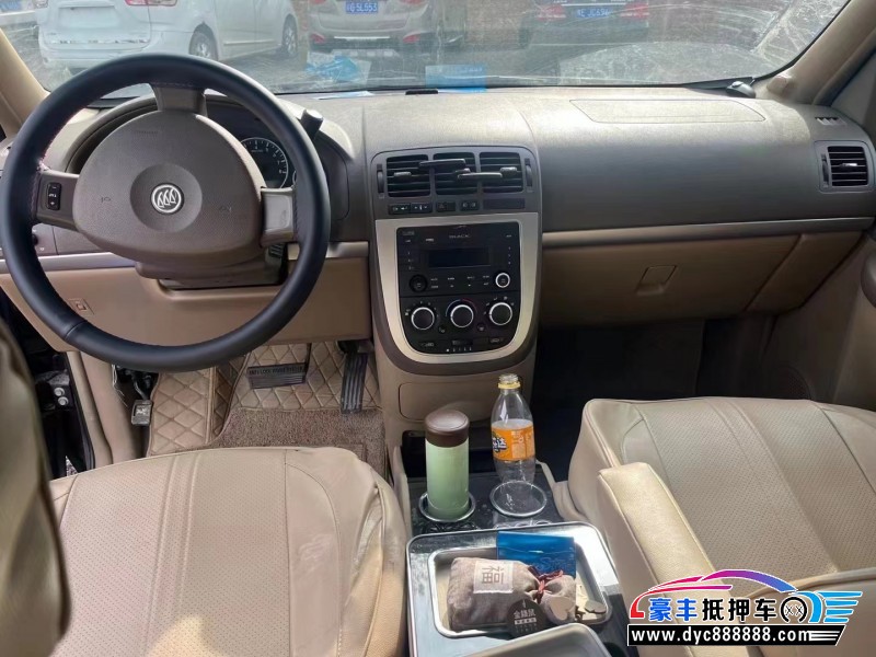 15年别克GL8轿车抵押车出售