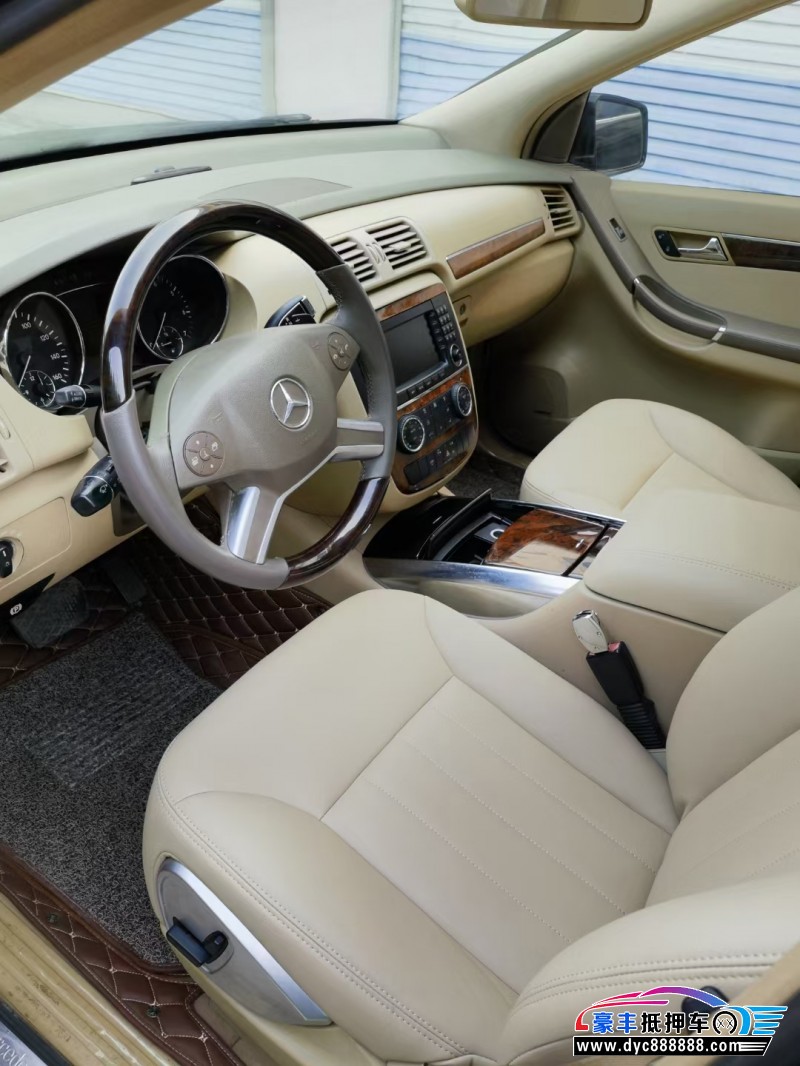 14年奔驰R级轿车抵押车出售