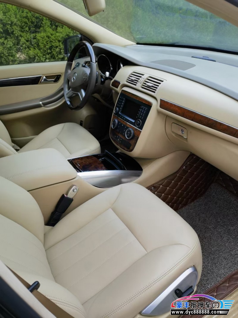 14年奔驰R级轿车抵押车出售