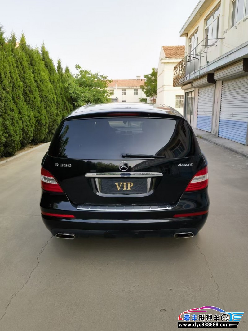 14年奔驰R级轿车抵押车出售