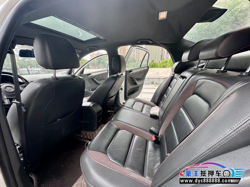 14年大众宝来轿车抵押车出售