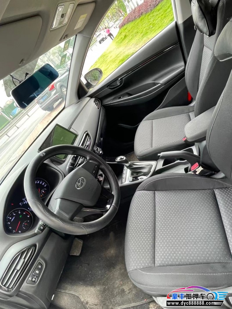 19年现代悦动轿车抵押车出售