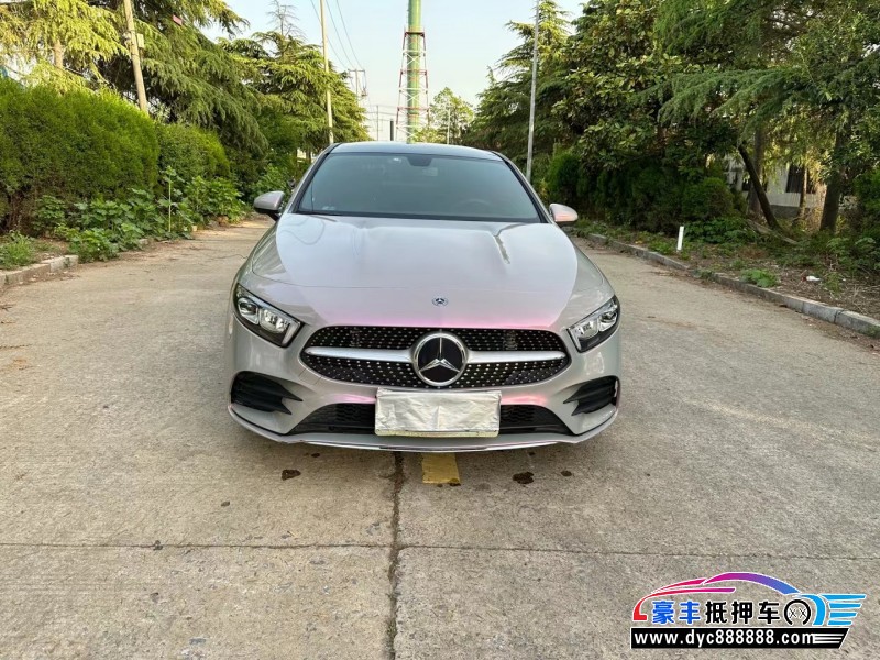 20年奔驰A轿车抵押车出售