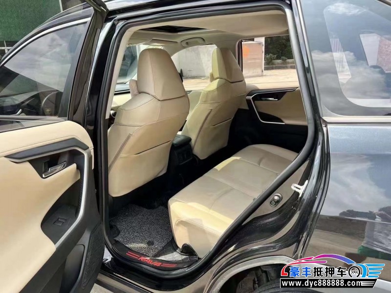 20年丰田RAV4轿车抵押车出售