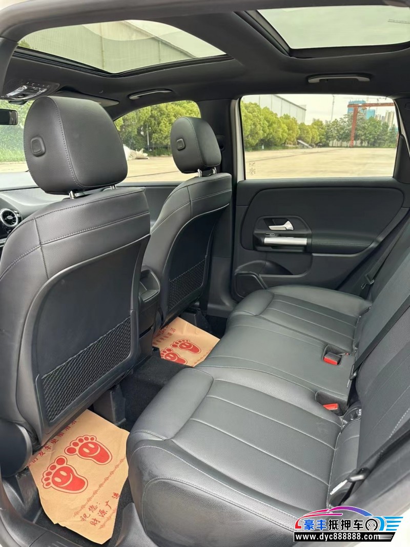 20年奔驰B轿车抵押车出售