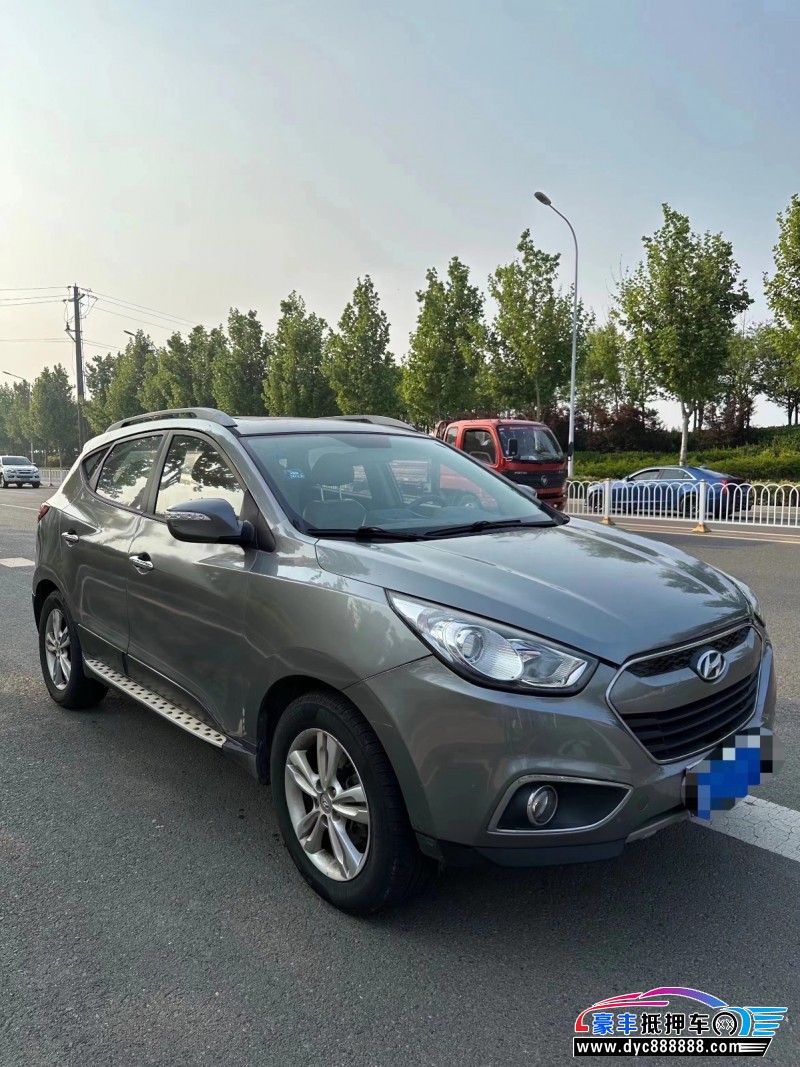 13年现代ix35轿车抵押车出售