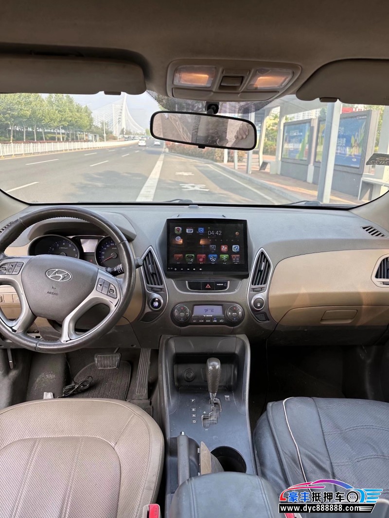 13年现代ix35轿车抵押车出售