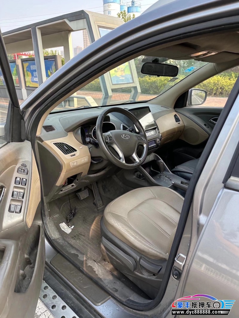 13年现代ix35轿车抵押车出售