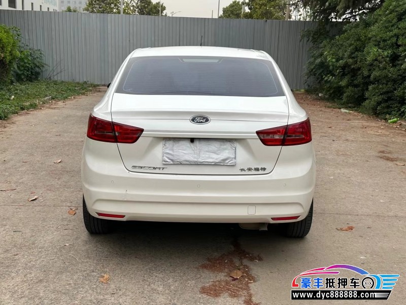 15年福特福睿斯轿车抵押车出售