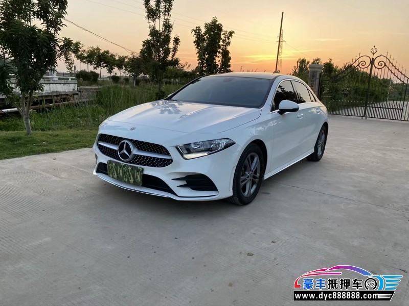 22年奔驰A轿车抵押车出售