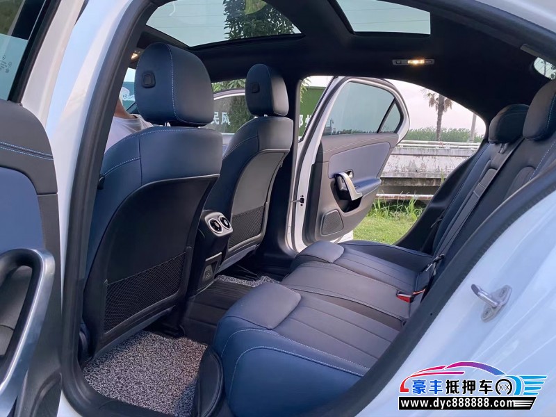 22年奔驰A轿车抵押车出售