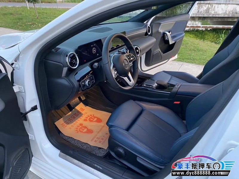 22年奔驰A轿车抵押车出售