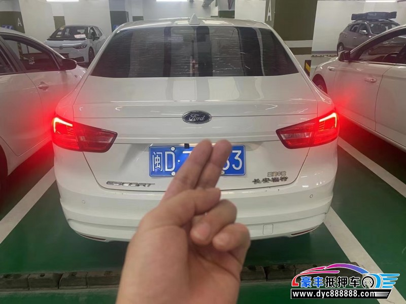 17年福特福睿斯轿车抵押车出售