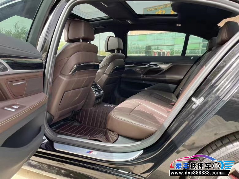 18年宝马7系轿车抵押车出售